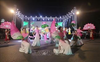В провинции Нгеан открылся уличный фестиваль «Родина лотоса» 