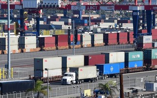 США объявили о планах повысить пошлины на импортные товары из Китая