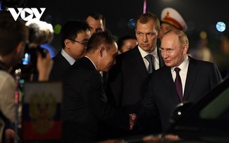 Президент Российской Федерации начал официальную деятельность в ходе государственного визита во Вьетнам