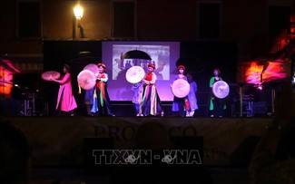 Стенд Вьетнама произвел глубокое впечатление на участников фестиваля этнической культуры «Баньяра» в Италии  
