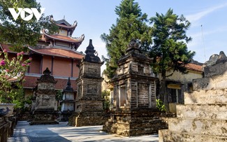 Độc đáo ngôi chùa sở hữu hơn 30 toà tháp ở Hải Dương