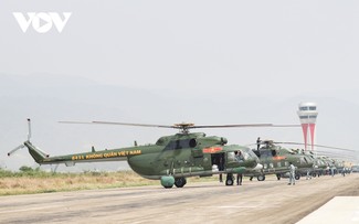 Dàn trực thăng hạ cánh xuống sân bay Điện Biên Phủ sẵn sàng cho Lễ kỷ niệm