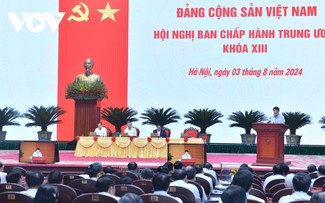 Hình ảnh phiên bế mạc Hội nghị Ban Chấp hành Trung ương khóa XIII