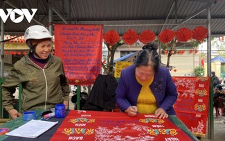 Custom of hanging banners of Tay, Nung ethnic people 
