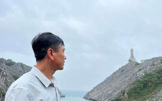 Dedicated lighthouse keeper on Hai Phong’s island