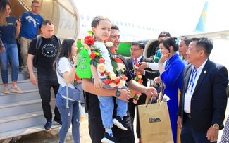 Khanh Hoa welcomes first flight with Uzbek tourists onboard in 2024