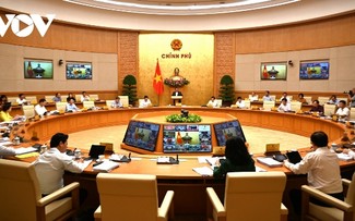 Thủ tướng chủ trì phiên họp thường kỳ Chính phủ tháng 9 với 63 tỉnh thành