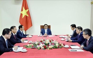 Thủ tướng Phạm Minh Chính điện đàm với Thủ tướng Singapore, Lawrence Wong