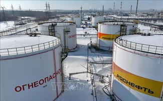 Unión Europea acuerda fijar el precio tope al petróleo ruso en 60 dólares por barril