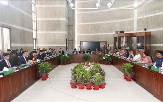 Líderes parlamentarios de Vietnam y Bangladesh realizan conversaciones oficiales