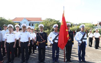 Fuerzas armadas y pueblo de Truong Sa decididos a proteger la integridad territorial del país