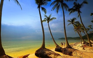 Isla vietnamita entre destinos atractivos para vacaciones tropicales ideales