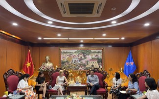Embajadora de Perú visita La Voz de Vietnam