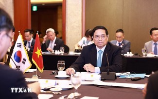 Premier vietnamita se reúne con expertos y científicos surcoreanos
