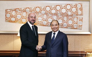 Nguyên Xuân Phuc rencontre plusieurs dirigeants à Tokyo