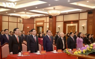 Nguyên Phu Trong reçoit l’insigne pour les 55 ans d’adhésion au PCV