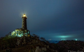 Le phare de Long Châu, gardien de la baie de Lan Ha depuis 129 ans