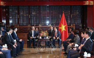 Vuong Dinh Huê rencontre des chefs de grandes entreprises chinoises