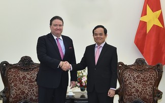 Trân Luu Quang reçoit l'ambassadeur américain Marc Evans Knapper