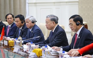 ประธานประเทศ โตเลิม เจรจากับสมเด็จ ฮุน มาเนตนายกรัฐมนตรีกัมพูชา