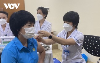 Việt Nam ghi nhận 913 ca mắc COVID-19 trong 24 giờ qua