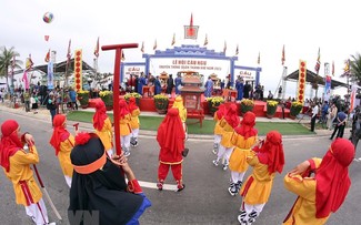 Whale worship festival opens in Da Nang