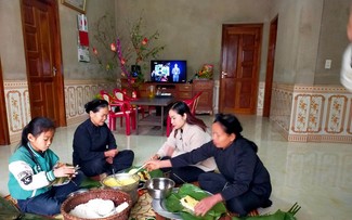 Уникальные рисовые пироги «отцовский баньтьынг » и «материнский баньтьынг» народности Таи в провинции Куангнинь