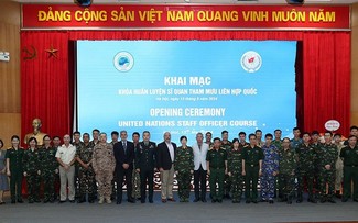 Обучение вьетнамских и международных офицеров навыкам консультирования по вопросам миротворческой деятельности ООН