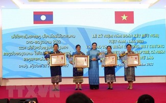Tặng Huân, Huy chương cho tập thể, cá nhân Hội Liên hiệp Phụ nữ Lào