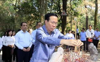  Chủ tịch nước Võ Văn Thưởng dâng hương tại Khu di tích Quốc gia đặc biệt Tân Trào