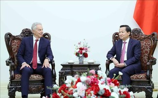 Phó Thủ tướng Lê Minh Khái tiếp cựu Thủ tướng Anh, Chủ tịch Viện TBI