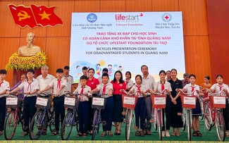 Lifestart Foundation tặng xe đạp cho học sinh nghèo ở Quảng Nam