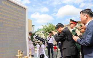 Dâng hương kỷ niệm 77 năm ngày Thương binh - Liệt sĩ tại Campuchia