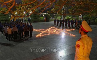 70-летие Победы под Дьенбьенфу: церемония зажжения свечей в память героев и павших фронтовиков 