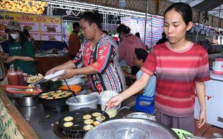 Открылся 1-й фестиваль народных пирожков Южного Вьетнама 