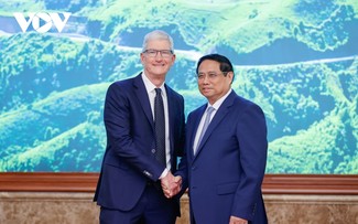 នាយករដ្ឋមន្ត្រី លោក Pham Minh Chinh ទទួលជួបនាយកប្រតិបត្តិ Apple Group លោក Tim Cook