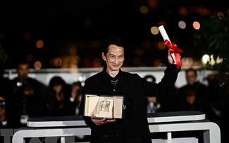 Liên hoan phim Cannes 2023: Trần Anh Hùng đoạt giải Đạo diễn xuất sắc nhất. Phạm Thiên Ân giành giải Ống kính vàng