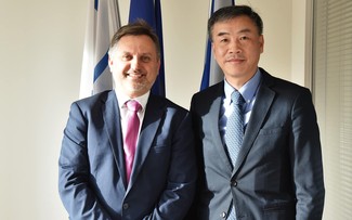 Đại sứ Việt Nam tại Séc Dương Hoài Nam làm việc với Chủ tịch Liên đoàn Công nghiệp Séc Jan Rafaj