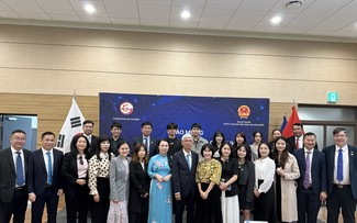Lãnh đạo Thành phố Hồ Chí Minh gặp gỡ cộng đồng người Việt Nam sinh sống và làm việc tại Hàn Quốc