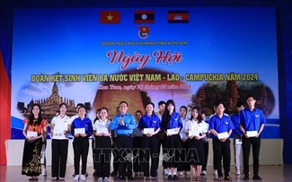 Sinh viên Việt Nam - Lào - Campuchia trao đổi kinh nghiệm học tập