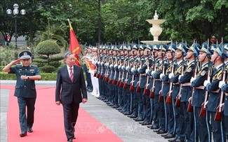Chủ tịch nước Tô Lâm thăm, làm việc tại Bộ Tư lệnh Quân chủng Phòng không - Không quân