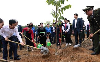 ประธานประเทศ หวอวันเถืองเปิดการรณรงค์ตรุษเต๊ตปลูกต้นไม้