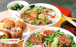 Business Insider เสนอรายชื่อร้านอาหารริมฟุตบาท 5 แห่งในกรุงฮานอยที่ควรถูกระบุในคู่มือมิชลินไกด์
