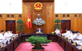 นายกรัฐมนตรี ฝ่ามมิงชิ้ง เป็นประธานในการประชุมเกี่ยวกับการบริหารนโยบายงบประมาณ การเงินและตลาดทอง