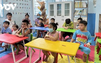 ชั้นเรียนนำความสุขให้แก่ผู้ป่วยเด็กในนครโฮจิมินห์