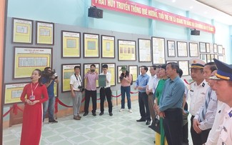 Mobile exhibition of maps, documents featuring Truong Sa, Hoang Sa