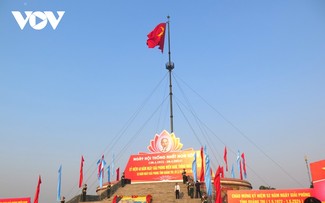 Quang Tri flag raising ceremony marks national reunification day