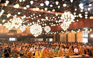 Vu Lan ceremony held at Tam Chuc pagoda drawing thousands of participants