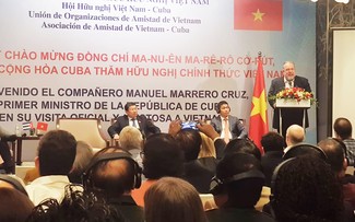 Thủ tướng Cuba Manuel Marrero Cruz gặp gỡ Hội Hữu nghị Việt Nam-Cuba