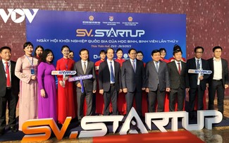 Premier vietnamita urge a promover la aspiración de emprendimiento e innovación de la juventud